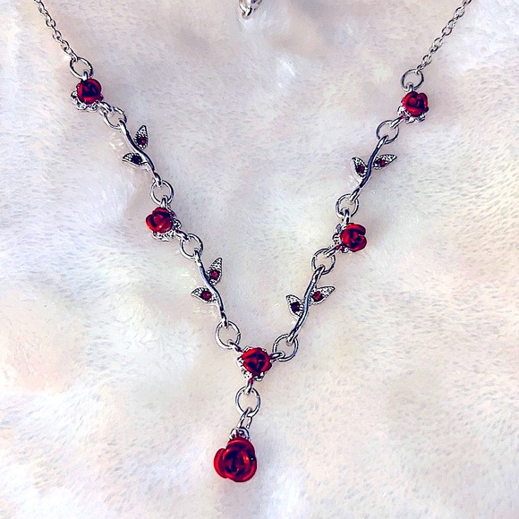 Jewelry - NEW! 🌹 ELEGANT STUNNING SILVER & RED ROSE VINE ADJUSTABLE NECKLACE